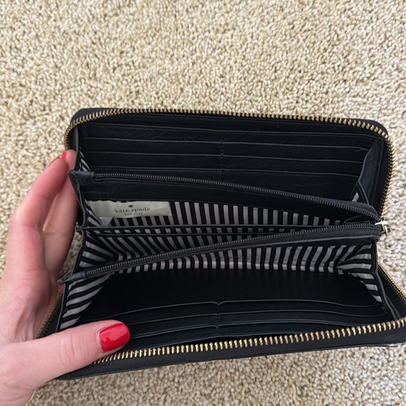 Black kate spade wallet - Picture 2 of 3